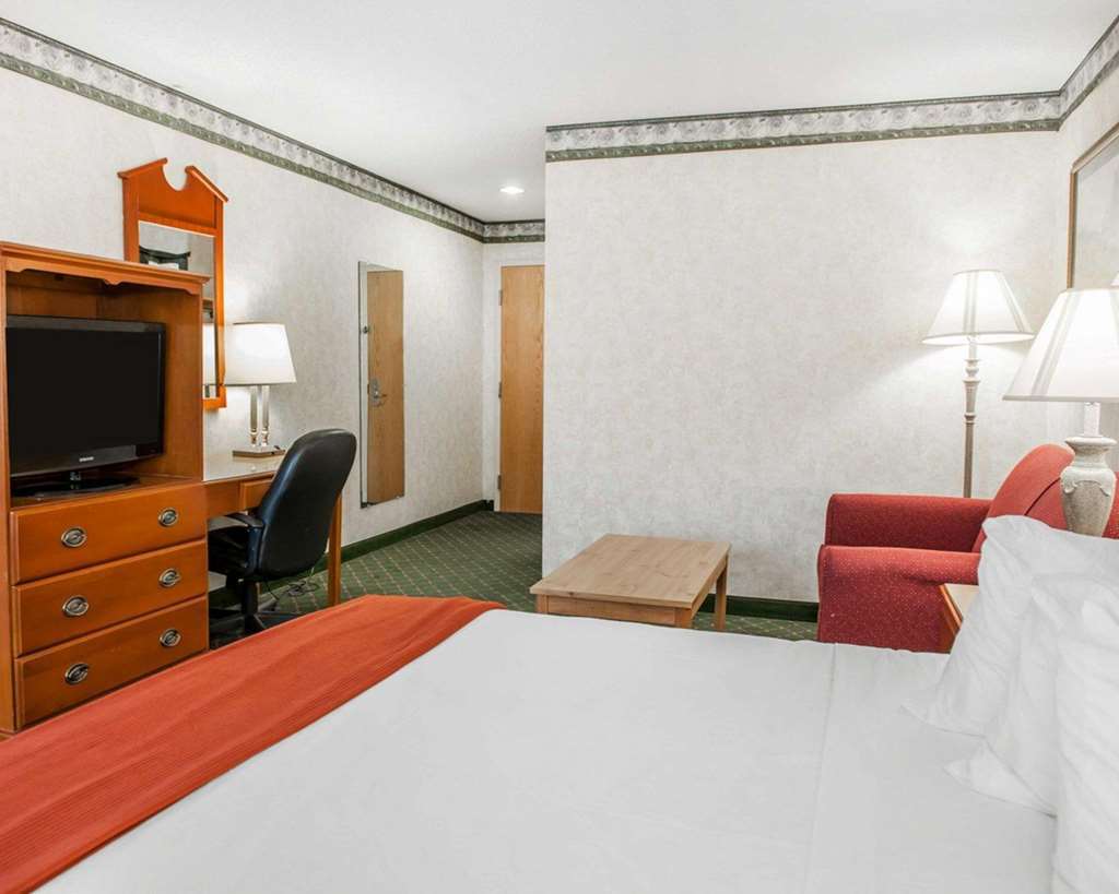 Quality Inn & Suites Brownsburg - Indianapolis West Zimmer foto